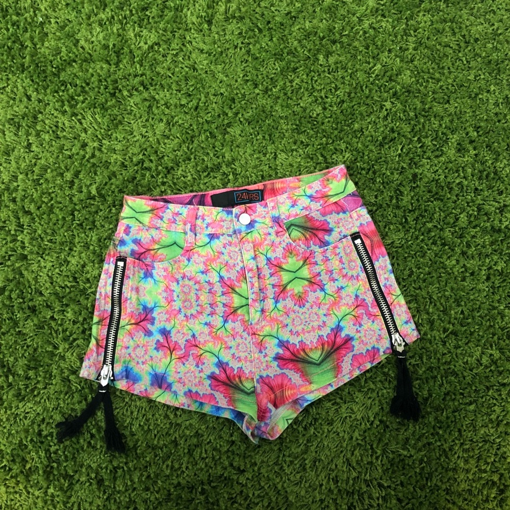 24hrs trippy shorts🌈